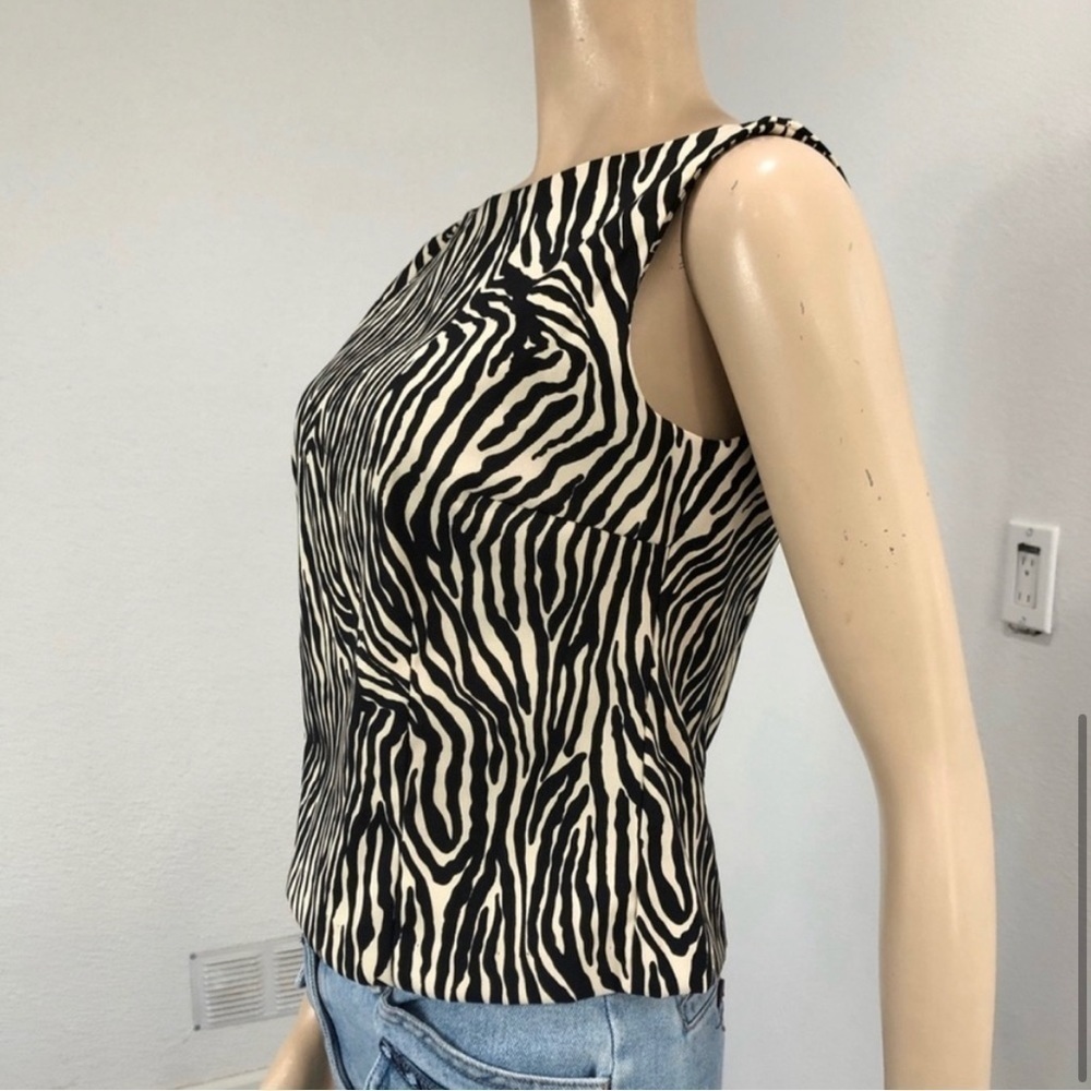 T & Company zebra sleeveless button on back blouse - Picture 6 of 13